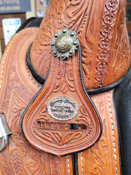 15.5" Treeless Tammy Fischer by Circle Y Barrel Saddle