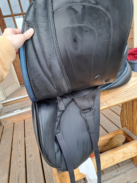 17.5" Hastilow & Sons Bambaugh Dressage Saddle
