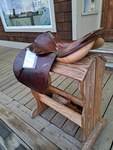 18.5" Pessoa Close Contact Jump Saddle