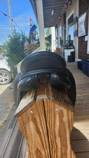 18" Albion Platinum Dressage Saddle