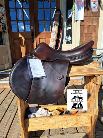 17.5" Devoucoux Socoa Jump Saddle