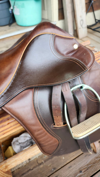 17" Crosby the GrandPrix Close Contact Saddle