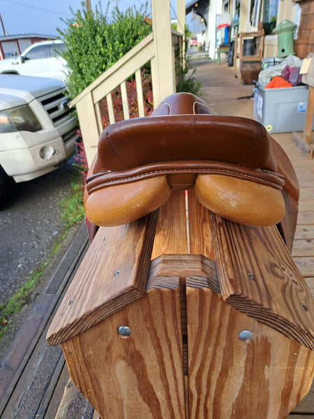 16.5" Collegiate Ruiz Diaz Close Contact Jump Saddle