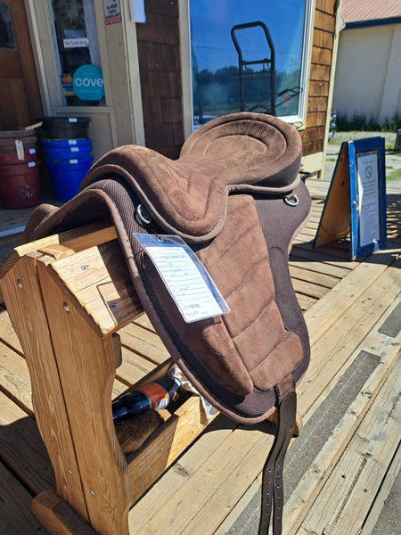 17" English Treeless Saddle
