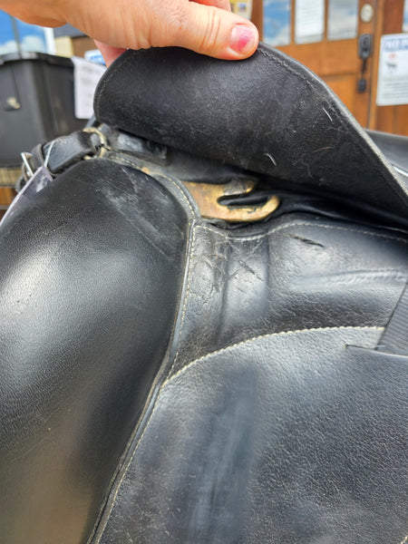 17.5" Custom Saddlery Icon Flight Monoflap Dressage Saddle
