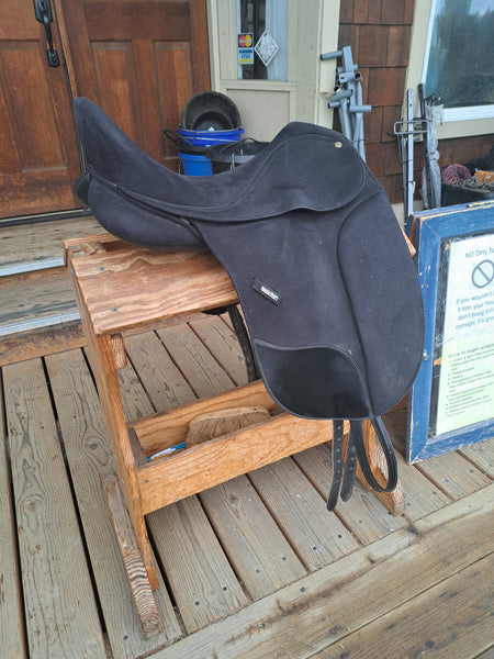 17" Wintec Isabell Dressage Saddle