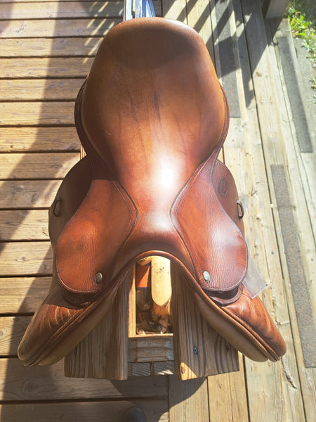 17" Devoucoux Biarritz Jump Saddle