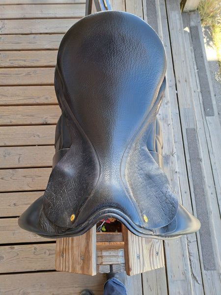 18" Black Country Vinici Monoflap Dressage Saddle