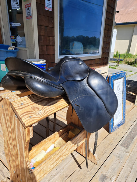 18" Schleese Ostergaard Dressage Saddle