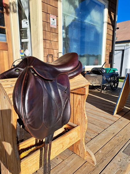 17" Devououx Chiberta Monoflap Jumping Saddle