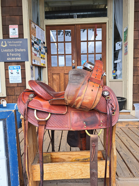 15" Crates Round Skirt Trail Saddle