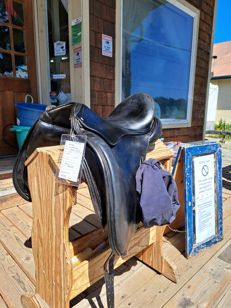 17.5" Schleese Wave Dressage Saddle