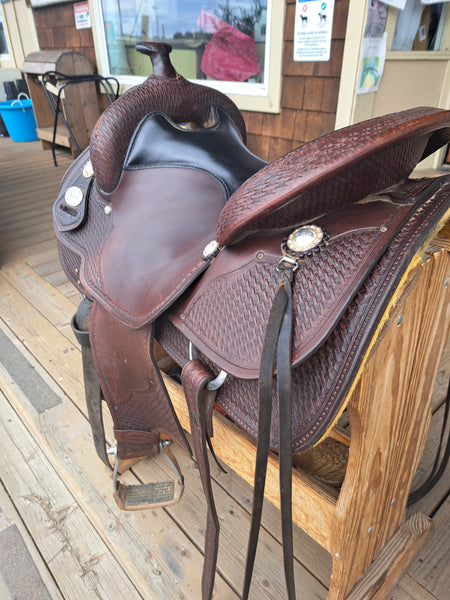 15.5" Crates Classic Reiner Saddle