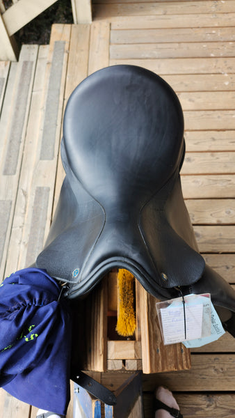 18" Hulsebos AM4 Dressage Saddle