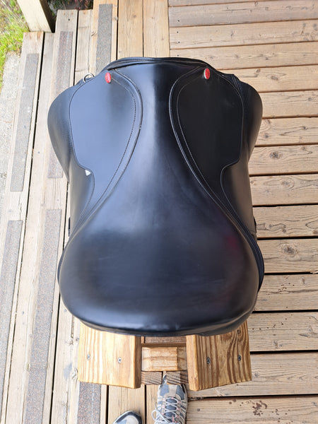 17.5" Duett Fidelio Dressage Saddle