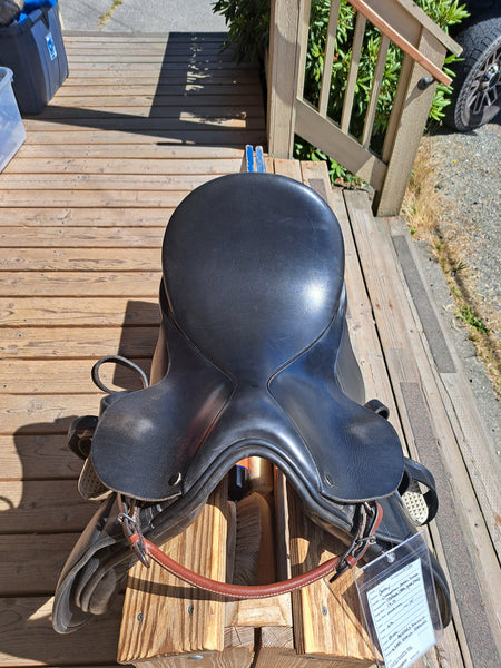 17.5" County Competitor 2000 Dressage Saddle