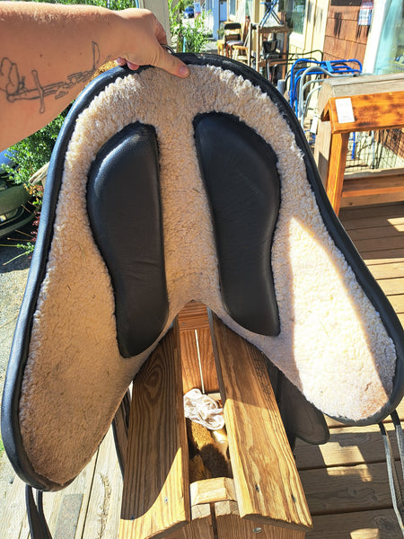 17" Hilason Treeless Endurance Saddle