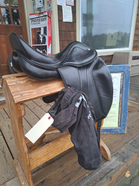 17" Amerigo Vega Dressage Saddle