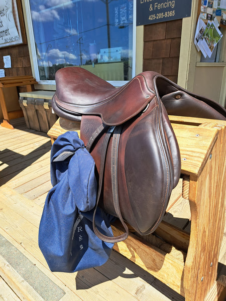 18" Antares Signature Close Contact Jumping Saddle