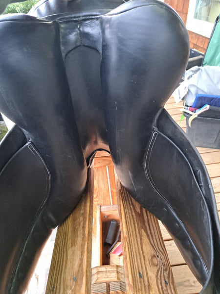 18" Trilogy Amadeo Elite Dressage Saddle