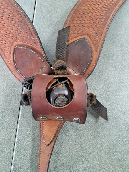Sharp Breast Collar W/ Flashlight Attatchment