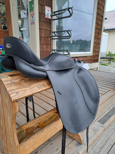 17.5" Tekna S-Line Synthetic Dressage Saddle