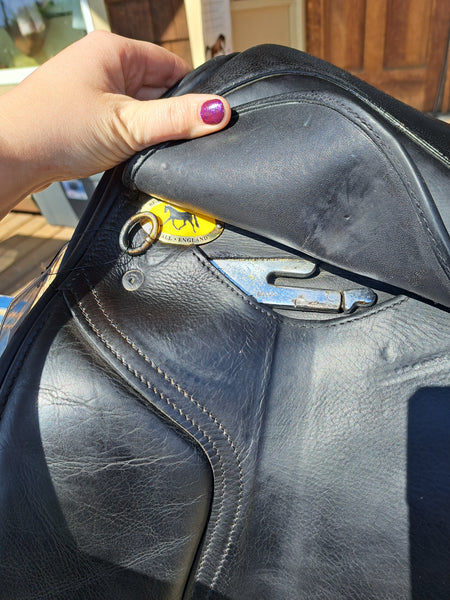 17.5" Black Country Eloquence Dressage Saddle