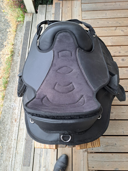 16" Treeless Endurance Saddle