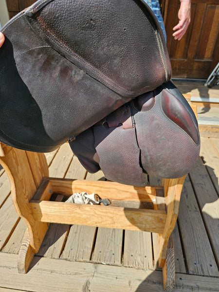 17.5" Devoucoux Biarritz Jumping Saddle