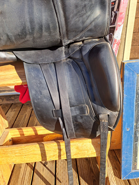 17" Albion Platinum Dressage Saddle