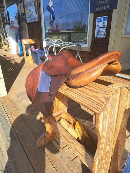 17" Devoucoux Biarritz Jump Saddle