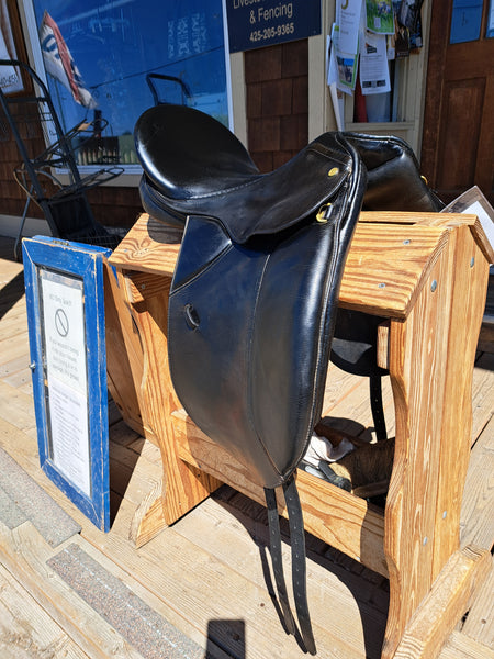 17" Collegiate Dressage saddle