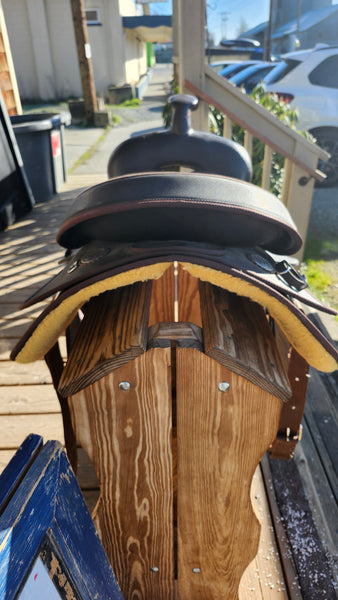 15" Wintec Synthetic Western Saddle