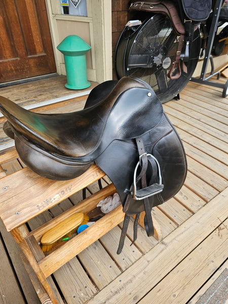 18" County Competitor Dressage Saddle