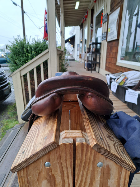 15.5" Antares Close Contact Jump Saddle