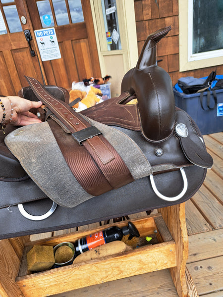 15" Wintec Synthetic Western Saddle