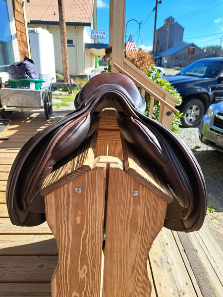 17.5" County Sensation Jumping Saddle