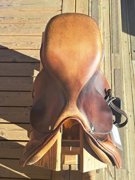 16" Butet Close Contact Jumping Saddle