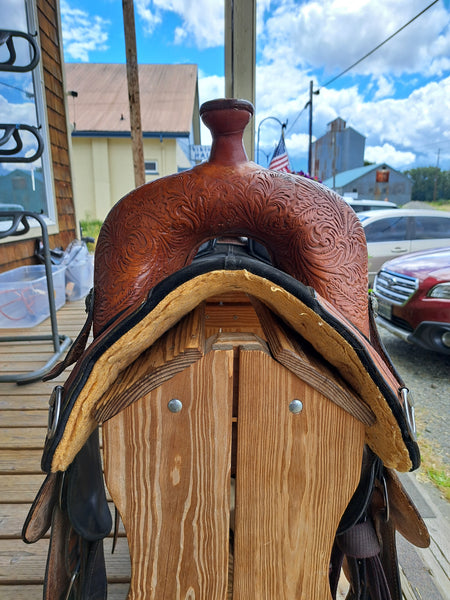 15.5" Treeless Tammy Fischer by Circle Y Barrel Saddle