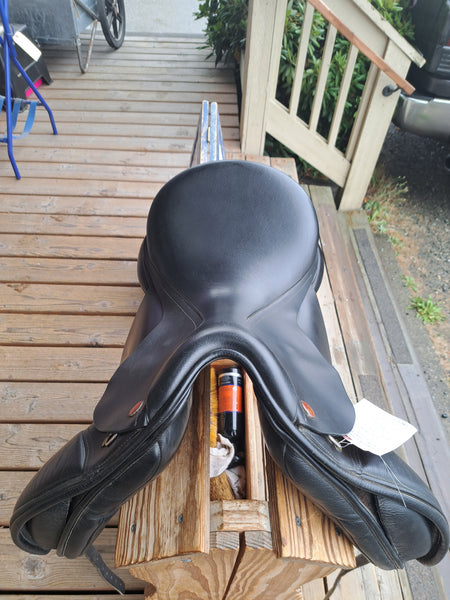 17.5" Kent & Masters MDR Standard Wither Dressage Saddle