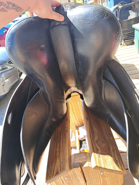 18" Custom Saddlery Advantage Dressage Saddle