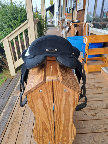 18" NEW  Wintec Pro Endurance Saddle Package