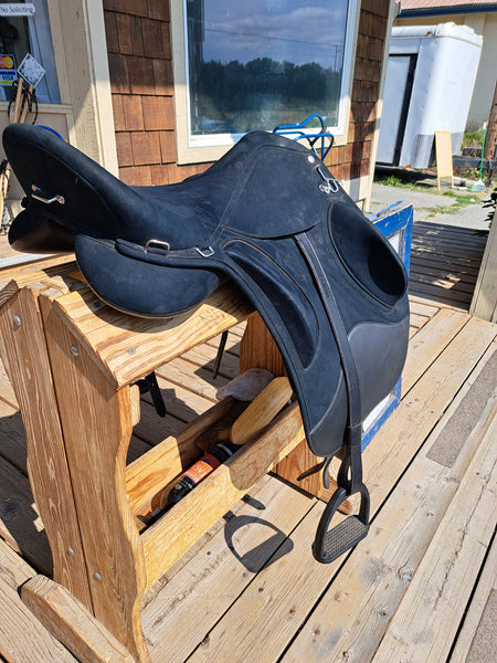 18" Wintec Pro Endurance Saddle Package