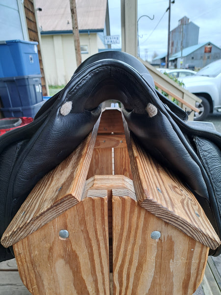 17.5" Stubben Genesis C.S. Deluxe Dressage Saddle