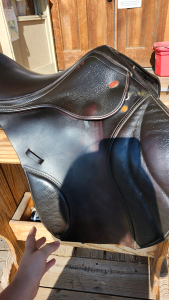 17.5" Kent & Masters S-Series jumping saddle