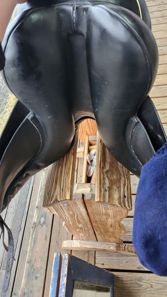 18" Hastilow Concept Dressage Saddle