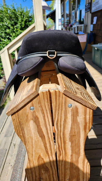 17" Thorowgood Griffin Synthetic All Purpose English Saddle