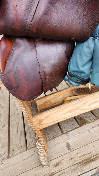 17" Devoux Socoa Jump Saddle