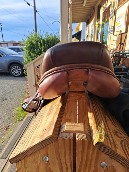 15" Camelot English jump Saddle