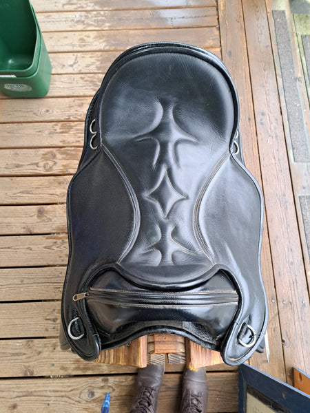 16" Black Forest Aspen Treeless Saddle